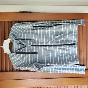 Under Armor woman size small heat gear full zipper up hooded shirt